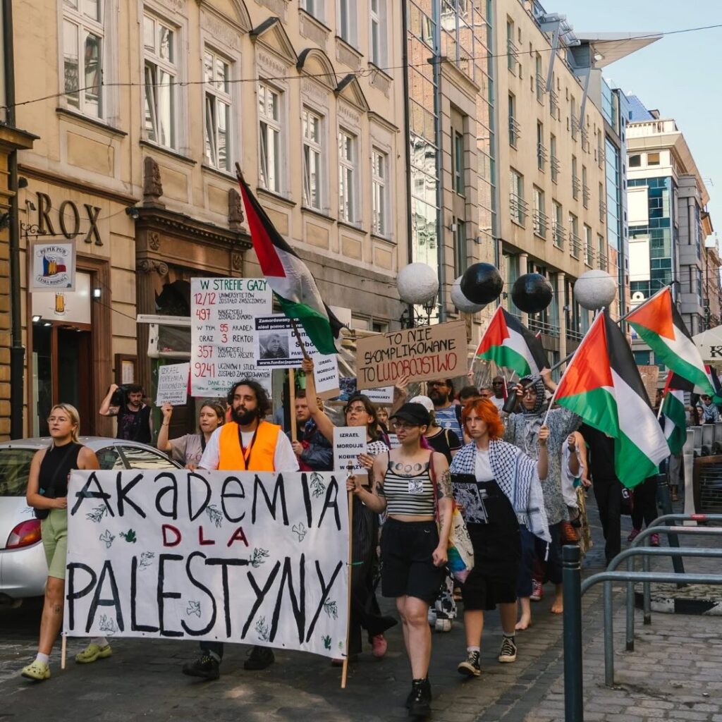 Książki zamiast bomb