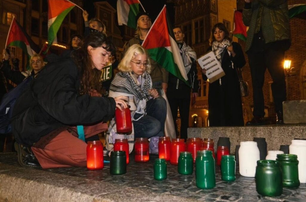 Cicha demonstracja ku pamięci ofiar ludobójstwa w Gazie