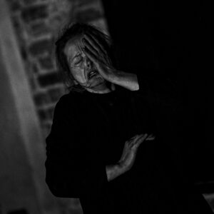 Lament - performans autorstwa Aurory Lubos. fot. Kazimierz Ździebło